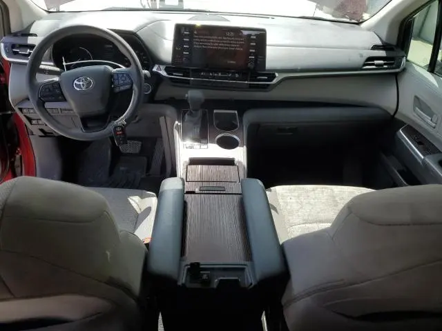 2022 TOYOTA SIENNA LE  