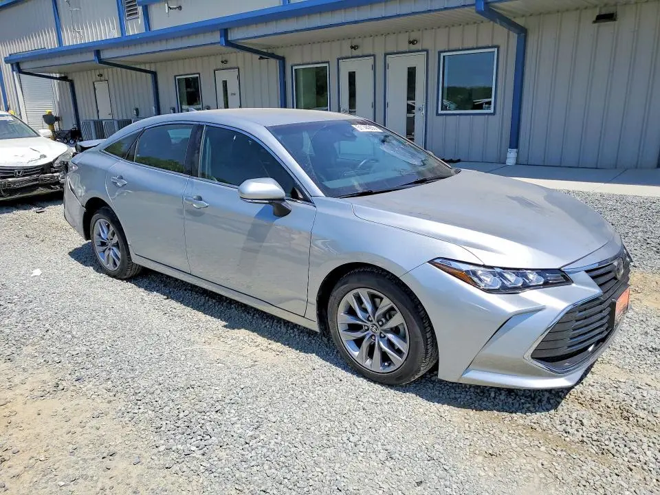 2022 TOYOTA AVALON XLE  