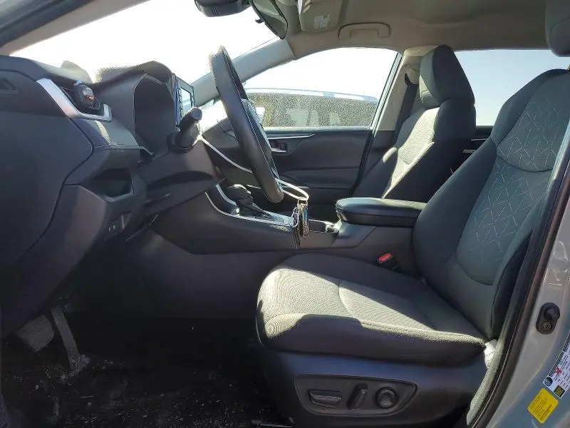 2022 TOYOTA RAV4 XLE  