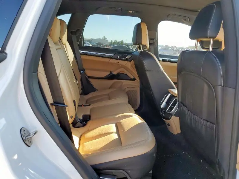 2016 PORSCHE CAYENNE   