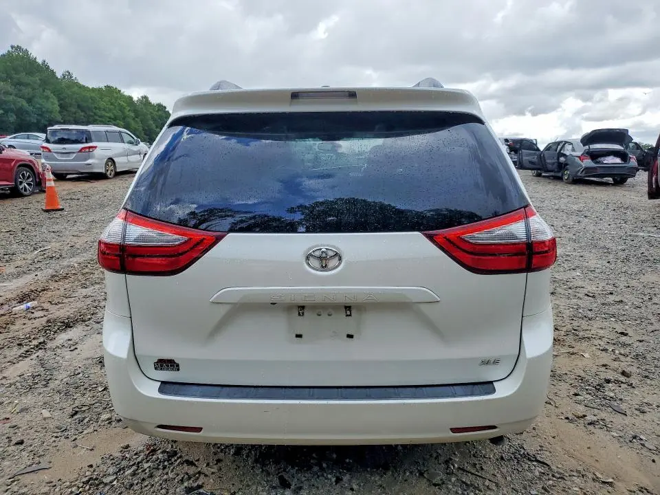 2016 TOYOTA SIENNA XLE 8-PASSENGER  