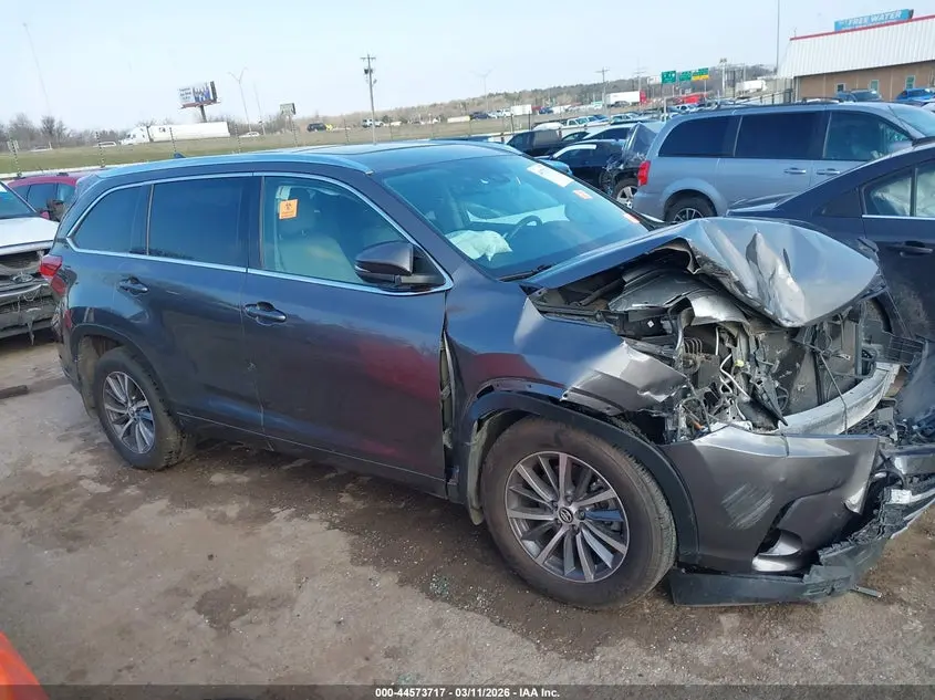 2017 TOYOTA HIGHLANDER XLE