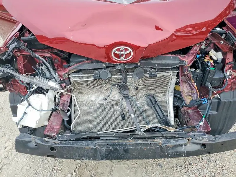 2013 TOYOTA SIENNA LE  