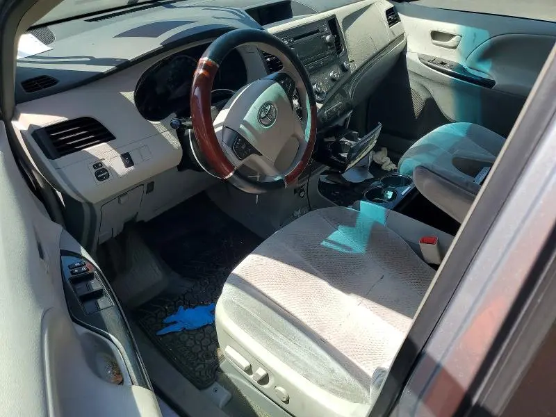 2012 TOYOTA SIENNA LE  