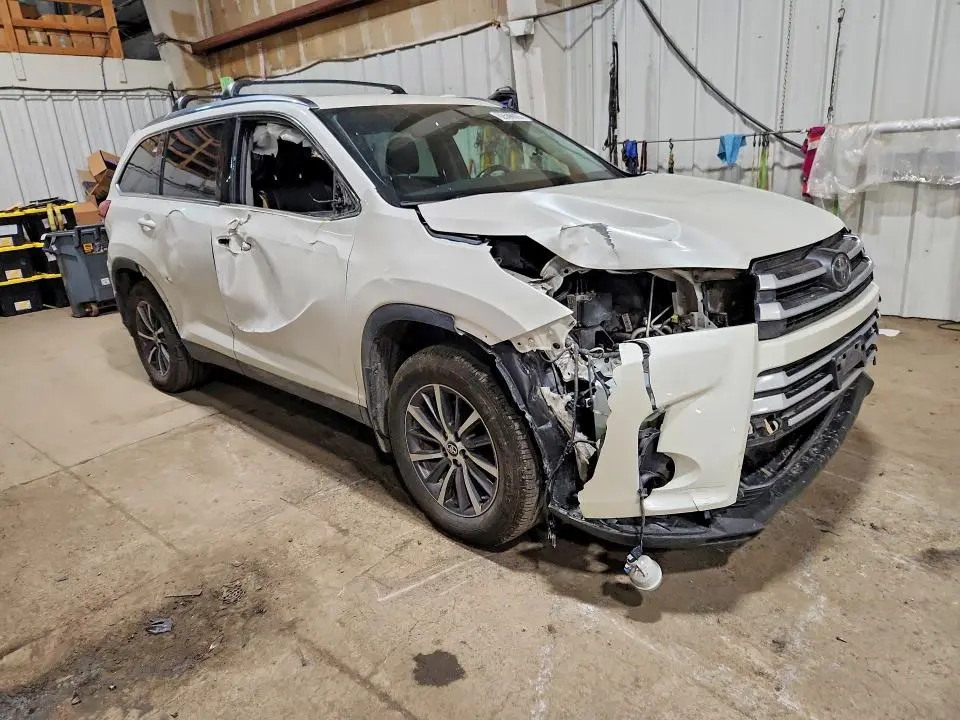2019 TOYOTA HIGHLANDER XLE  