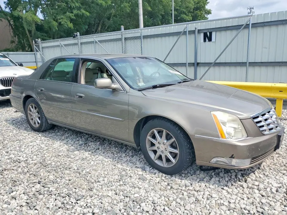 2011 CADILLAC DTS LUXURY COLLECTION  