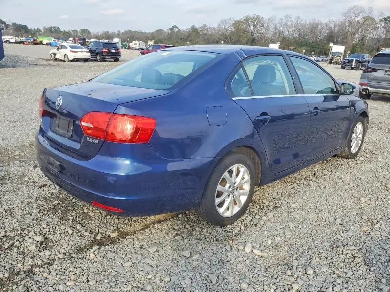 2013 VOLKSWAGEN JETTA SE  