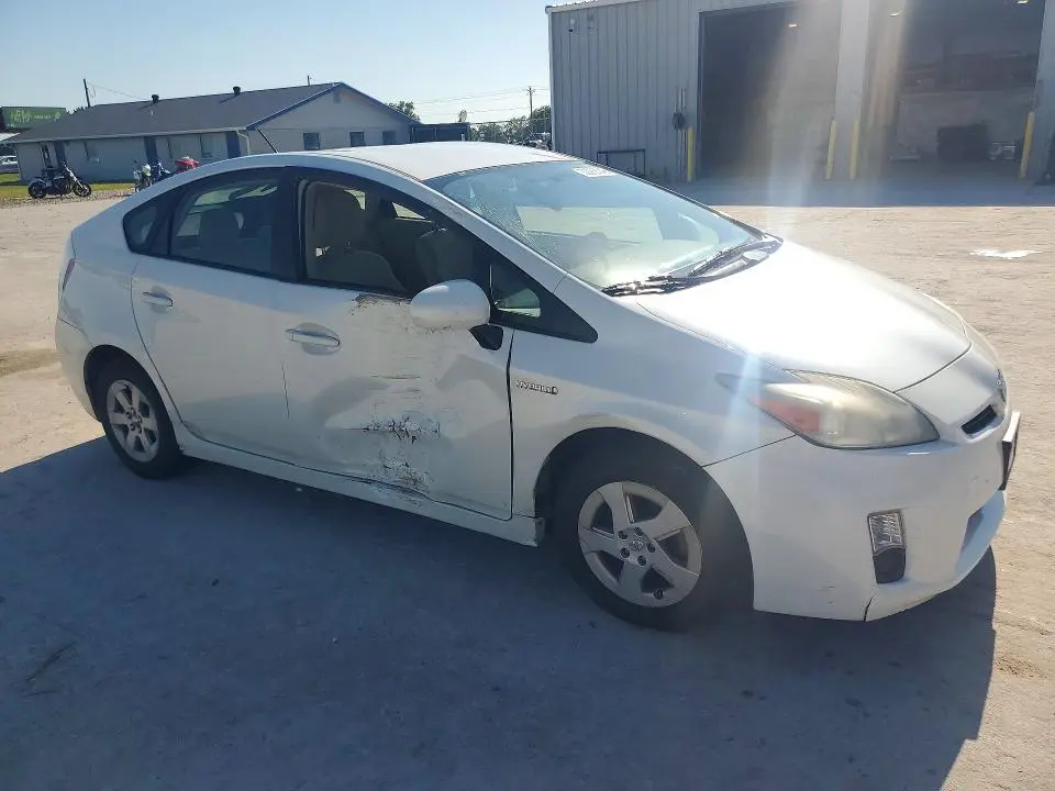 2010 TOYOTA PRIUS III  