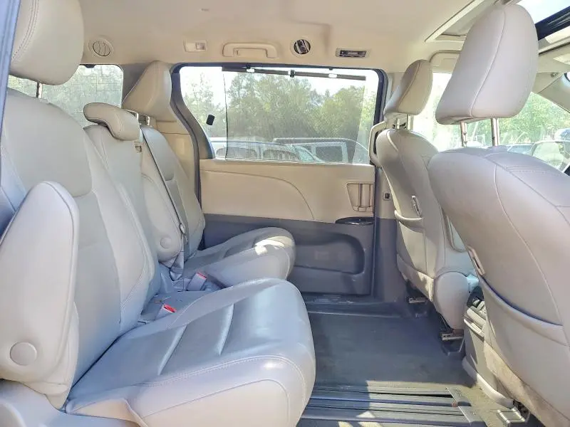 2018 TOYOTA SIENNA XLE 8-PASSENGER  