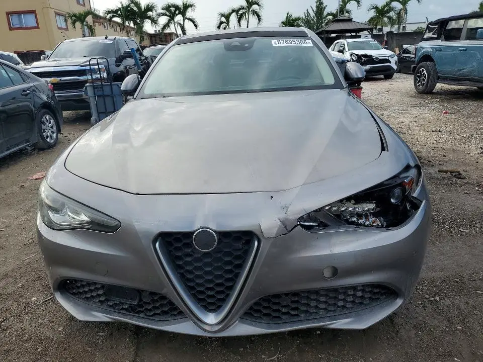 2017 ALFA ROMEO GIULIA TI  