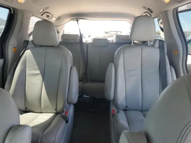 2013 TOYOTA SIENNA XLE  