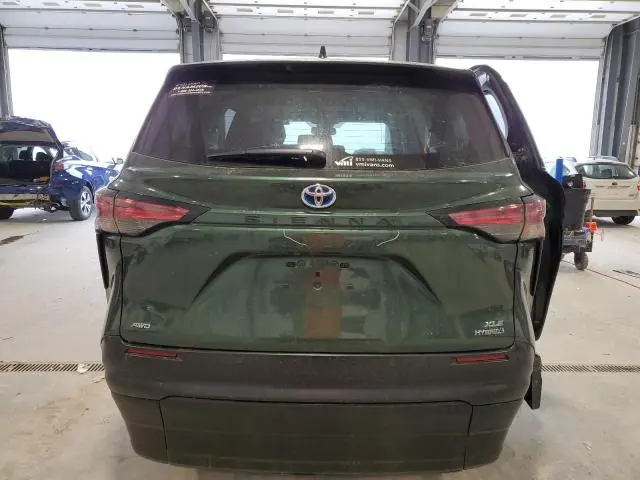 2021 TOYOTA SIENNA XLE  