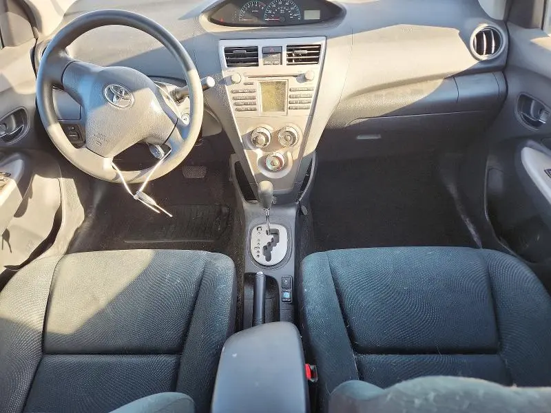 2011 TOYOTA YARIS BASE  