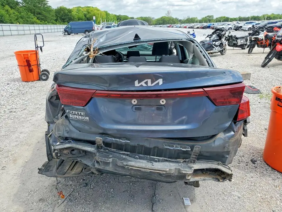 2023 KIA FORTE LXS  