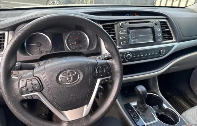 2018 TOYOTA HIGHLANDER LE  