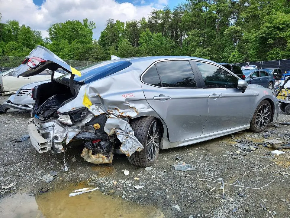 2021 TOYOTA CAMRY SE  