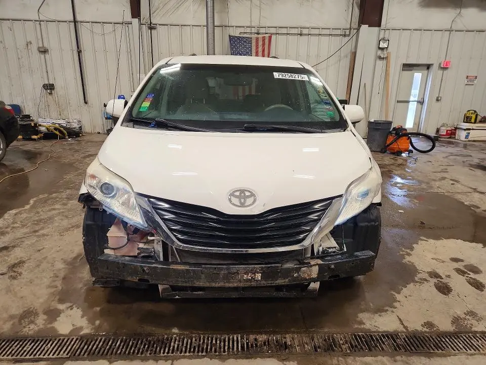 2014 TOYOTA SIENNA LE 8-PASSENGER  