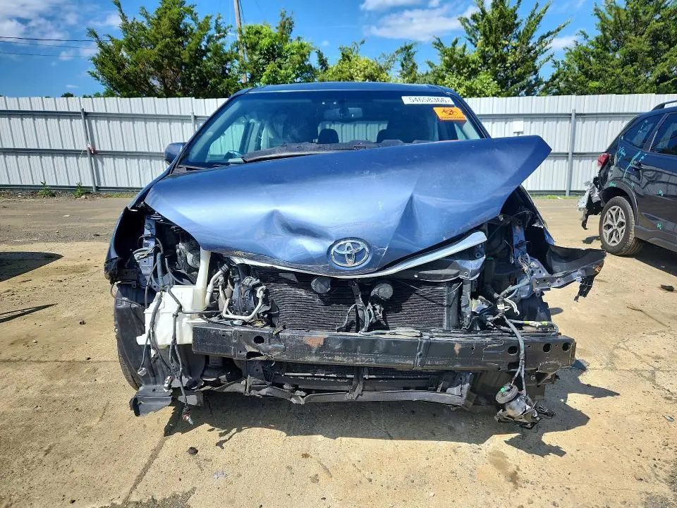 2017 TOYOTA SIENNA XLE 8-PASSENGER  