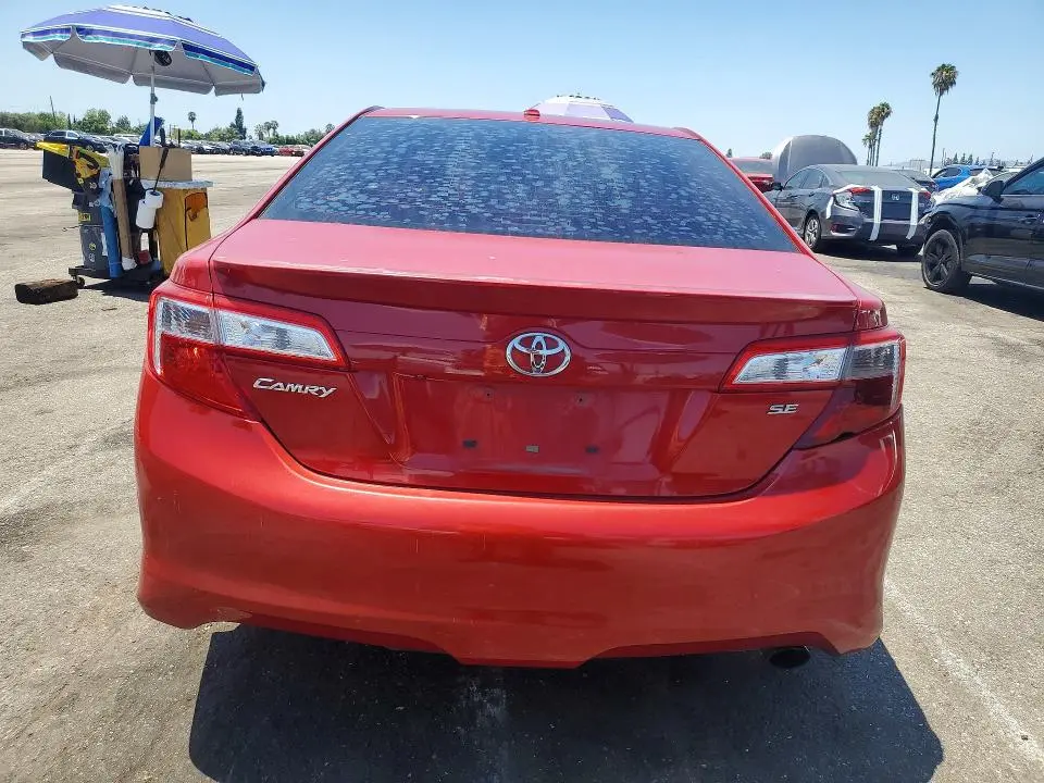 2014 TOYOTA CAMRY SE  