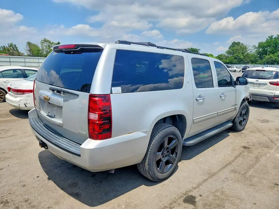 2011 CHEVROLET SUBURBAN K1500 LT  
