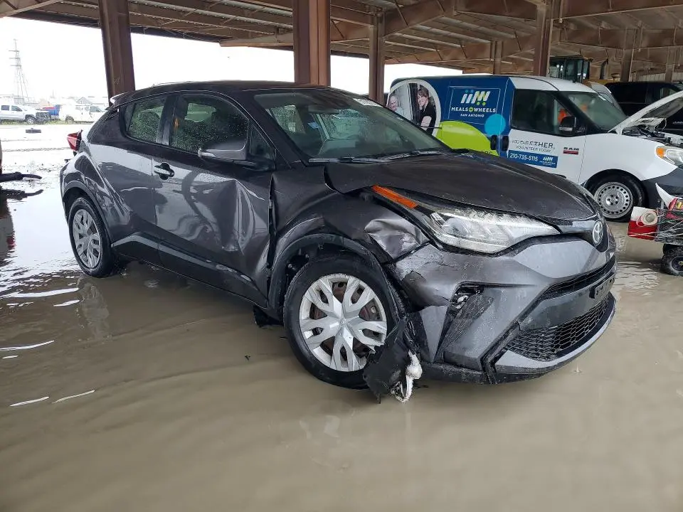 2020 TOYOTA C-HR LE  