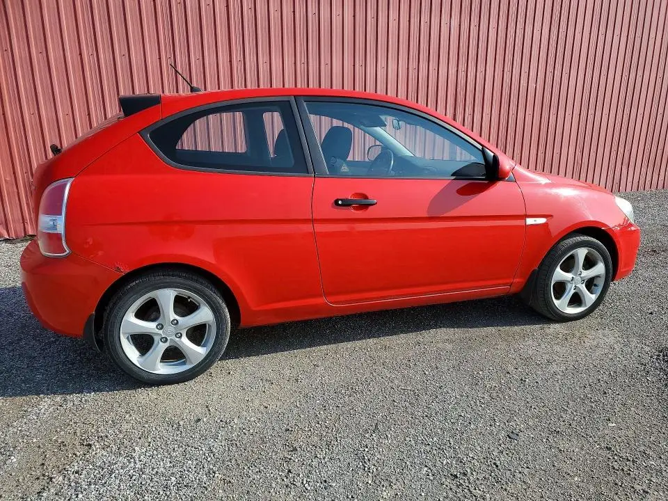 2010 HYUNDAI ACCENT SE  