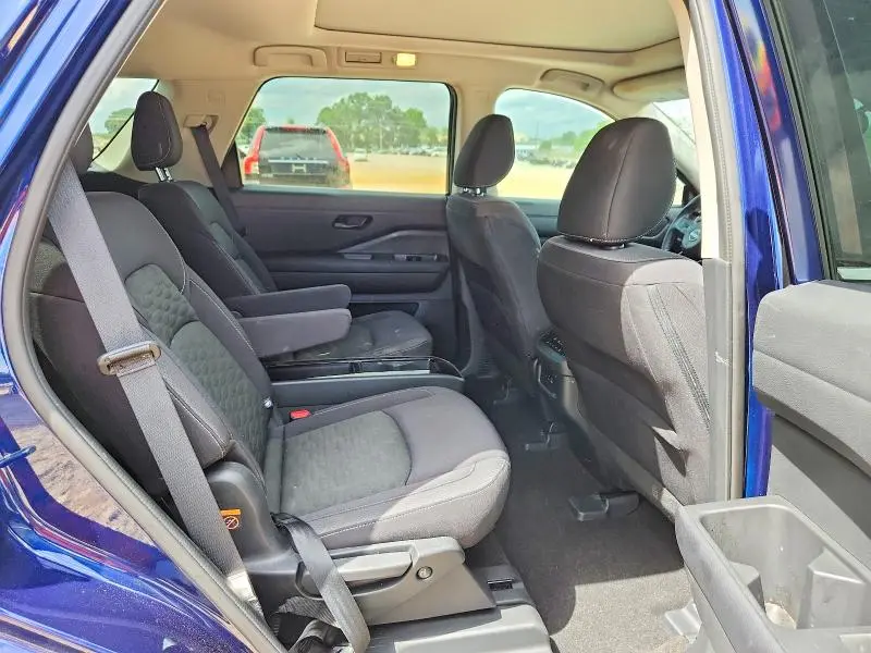 2023 NISSAN PATHFINDER SV  