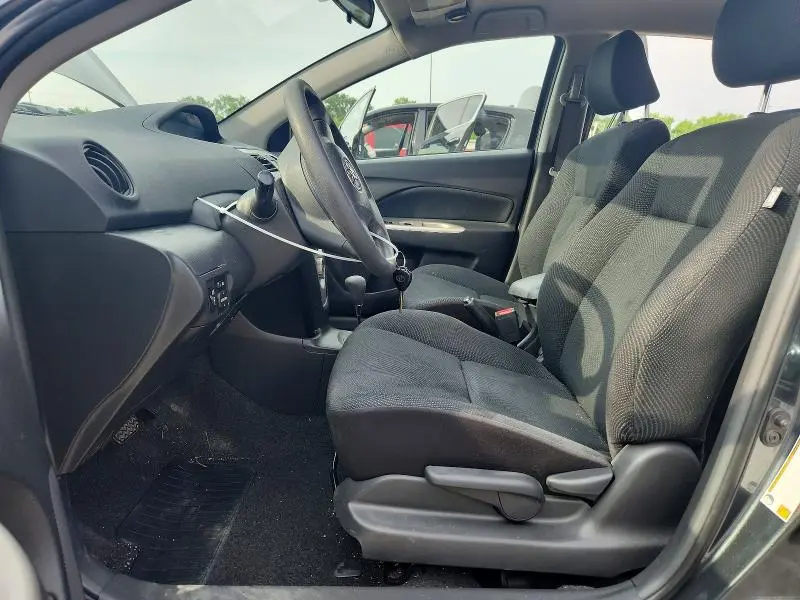 2010 TOYOTA YARIS BASE  