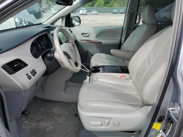 2012 TOYOTA SIENNA XLE  