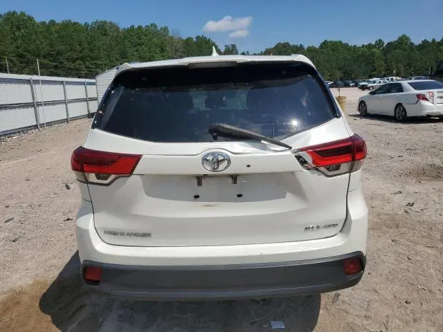 2017 TOYOTA HIGHLANDER SE  