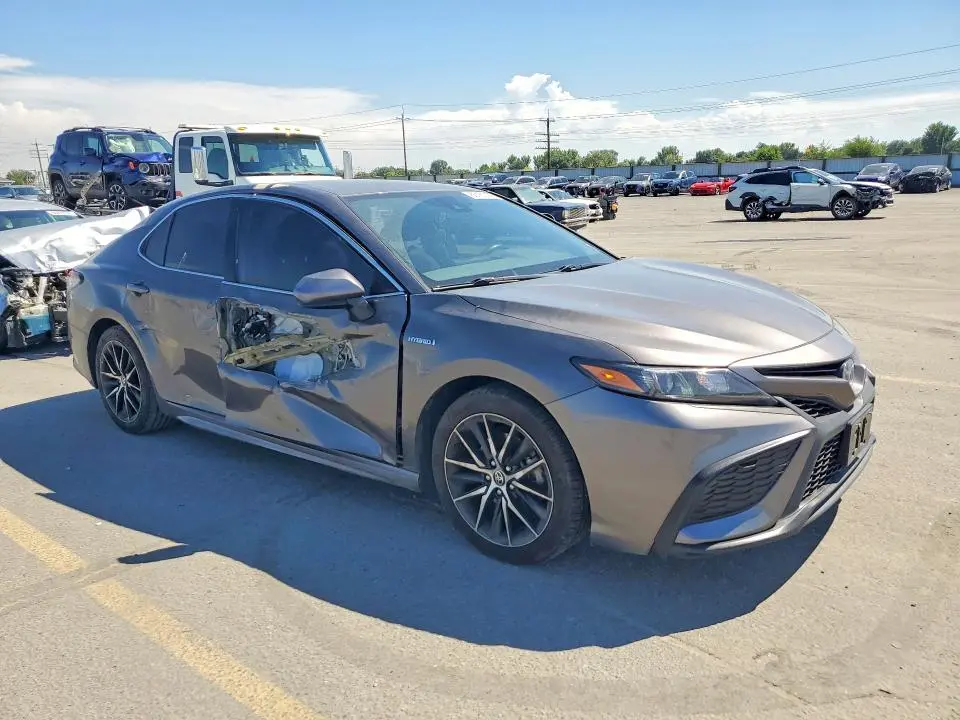 2021 TOYOTA CAMRY SE  