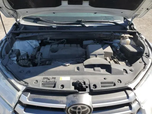 2019 TOYOTA HIGHLANDER LE  