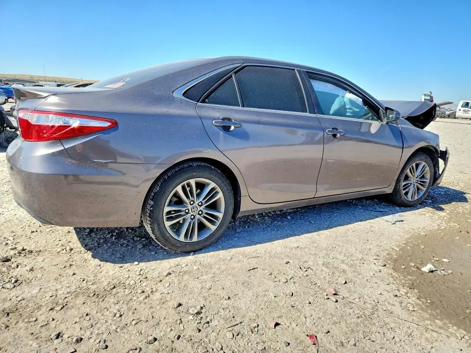 2016 TOYOTA CAMRY SE  