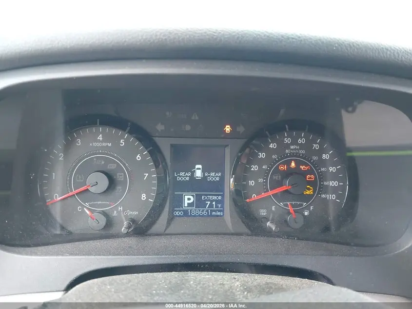 2015 TOYOTA SIENNA LE 8 PASSENGER
