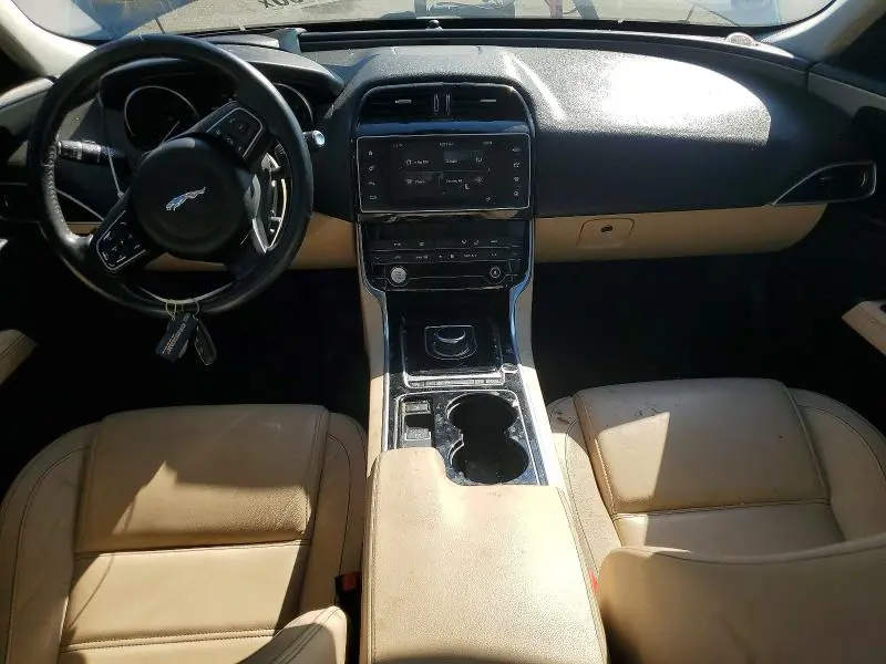 2017 JAGUAR XE PRESTIGE  