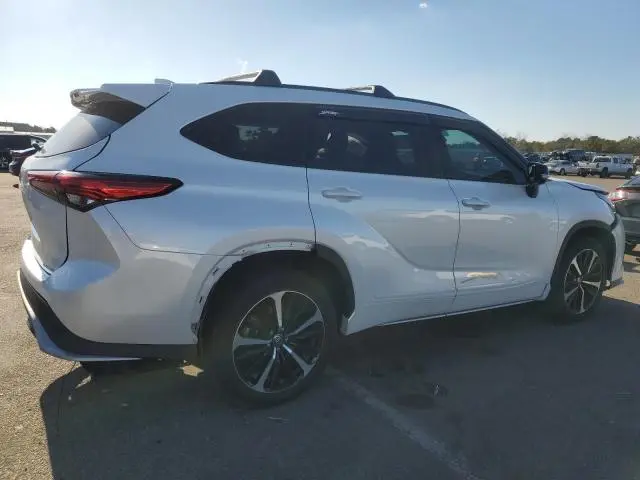 2022 TOYOTA HIGHLANDER XSE  