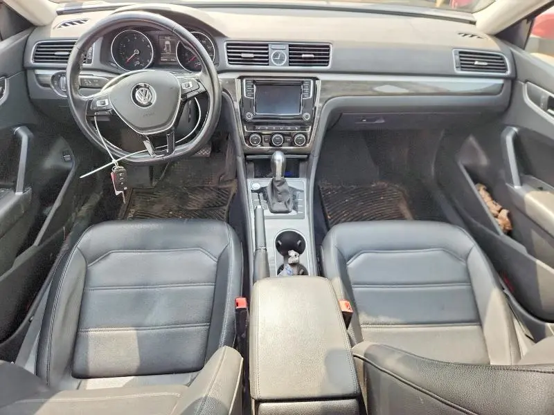 2016 VOLKSWAGEN PASSAT SE  