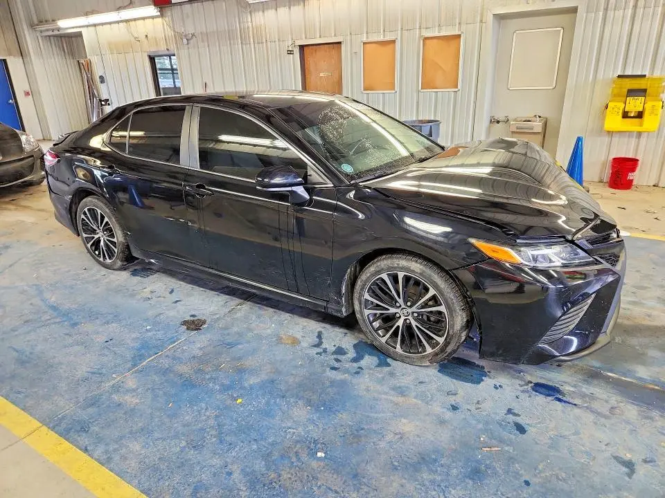 2018 TOYOTA CAMRY SE  