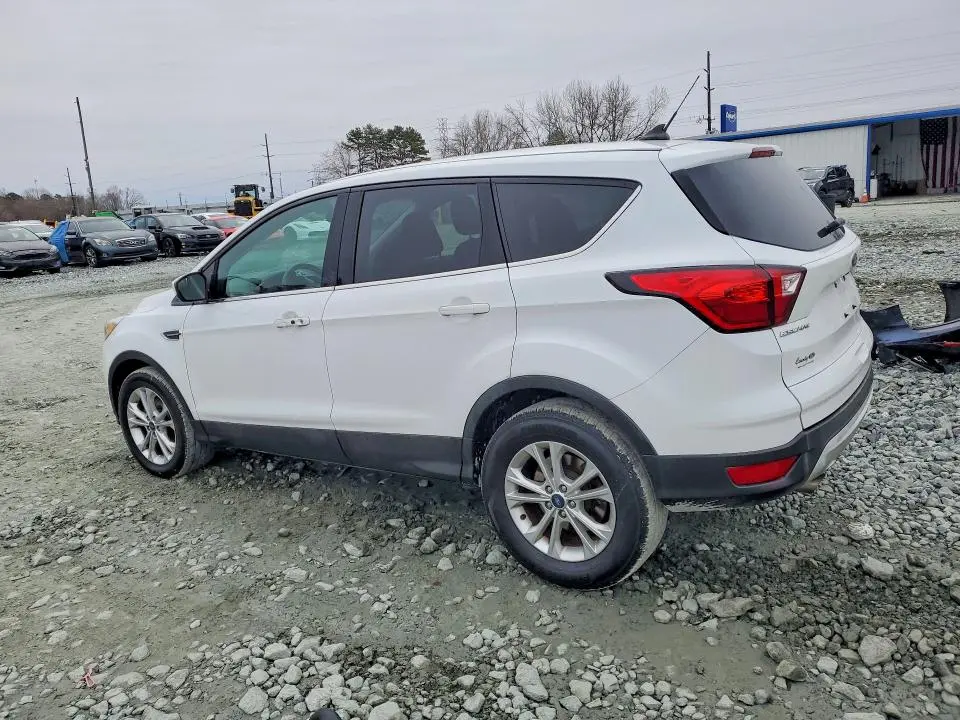2019 FORD ESCAPE SE  