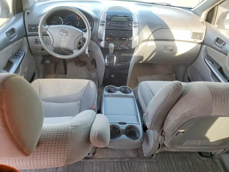 2010 TOYOTA SIENNA LE 8-PASSENGER  