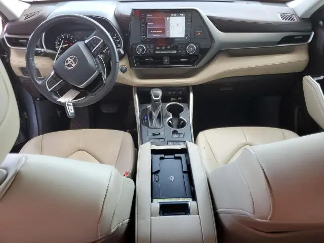 2021 TOYOTA HIGHLANDER XLE  