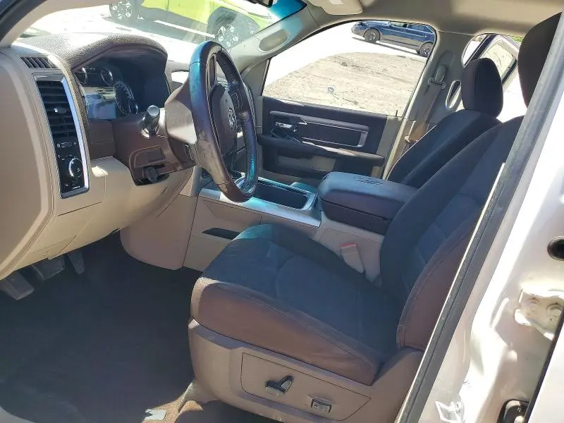 2016 RAM 1500 SLT  