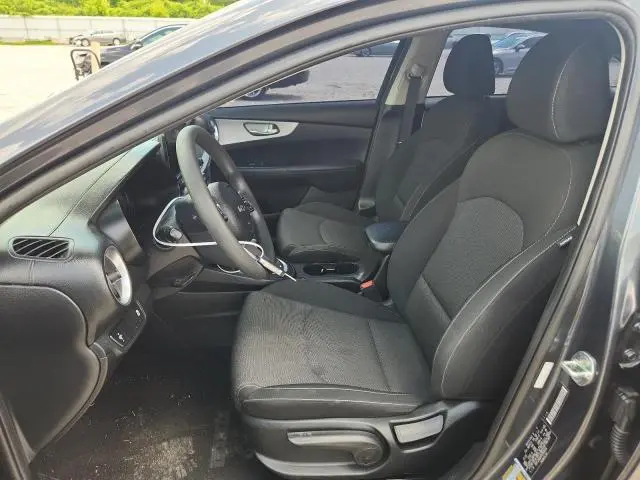 2023 KIA FORTE LX  