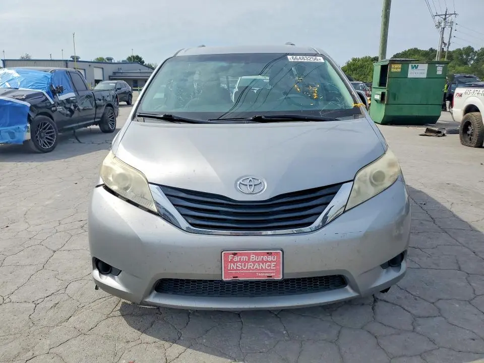 2013 TOYOTA SIENNA LE  