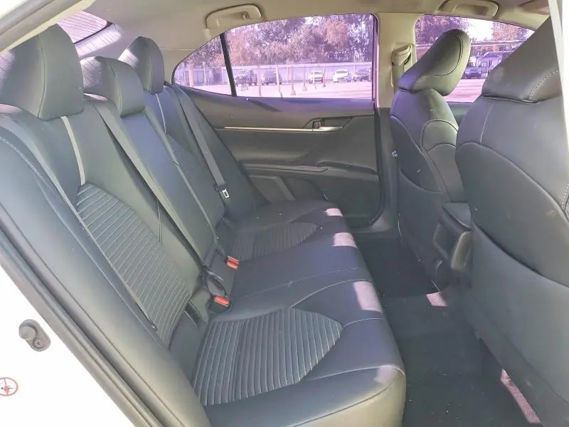 2018 TOYOTA CAMRY SE  