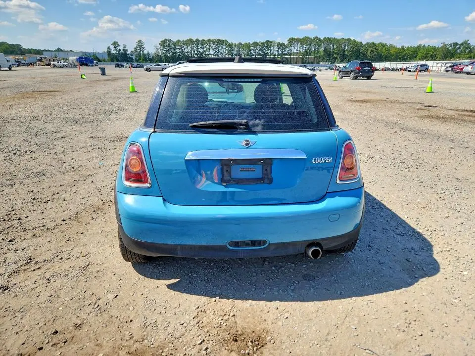 2010 MINI COOPER   