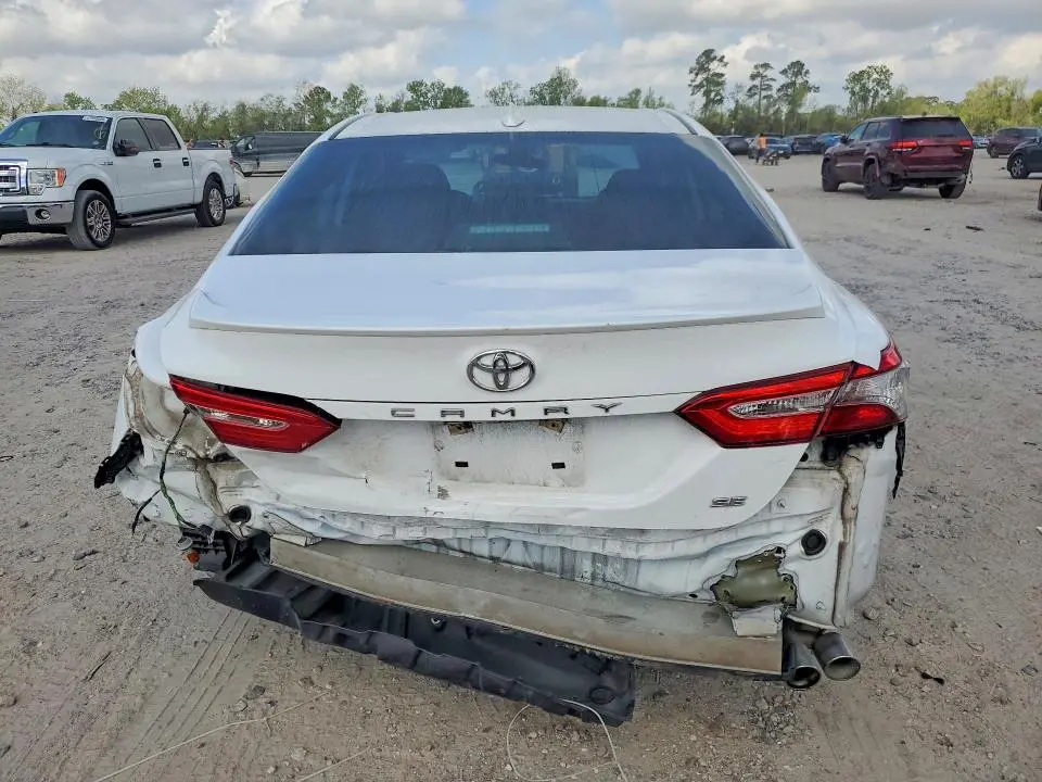 2019 TOYOTA CAMRY SE  