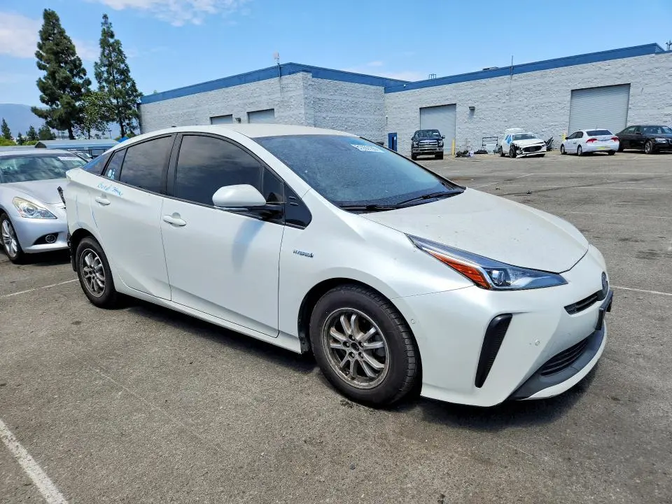 2019 TOYOTA PRIUS LE  