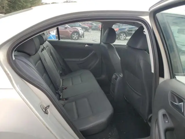 2011 VOLKSWAGEN JETTA SE  