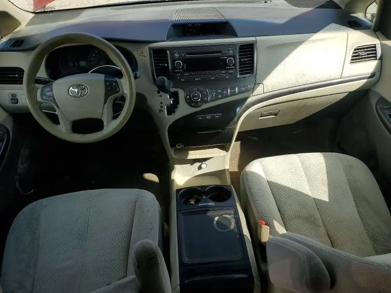 2014 TOYOTA SIENNA LE  